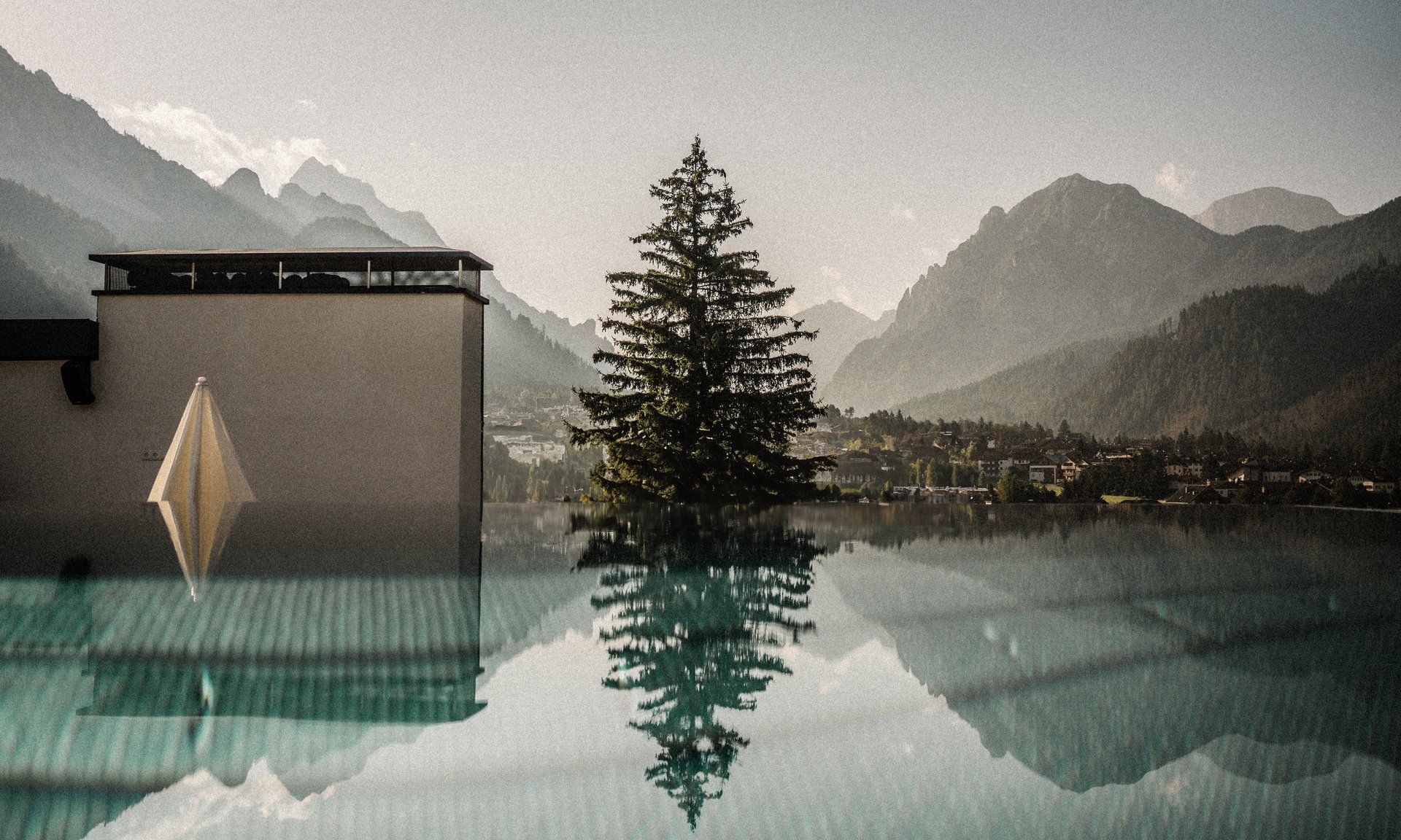 Al Plan: scatti di un hotel fuori dagli schemi. Al Plan: scatti di un hotel fuori dagli schemi.